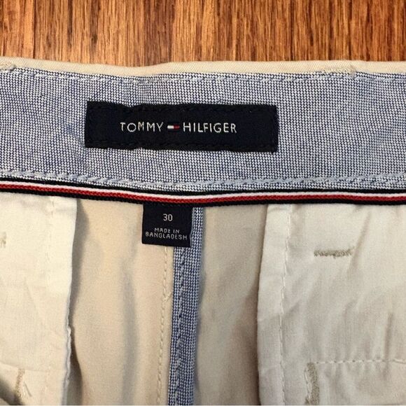 TOMMY HILFIGER Classic Fit Chino Shorts Khaki Beige Size 30 - Picture 3 of 6